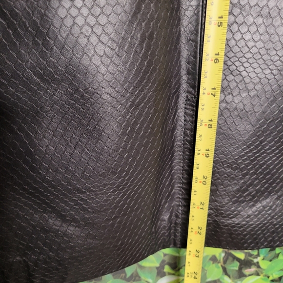 Wilsons Leather Vintage Black Skirt Snake Pattern Pencil Womens Size 4 Genuine - Picture 9 of 9